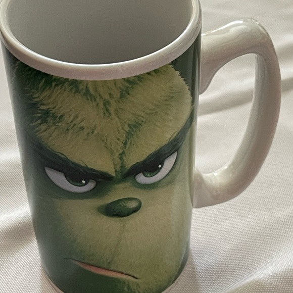 Dr. Seuss, the grinch coffee mug. Everyone’s favorite. - Picture 4 of 6